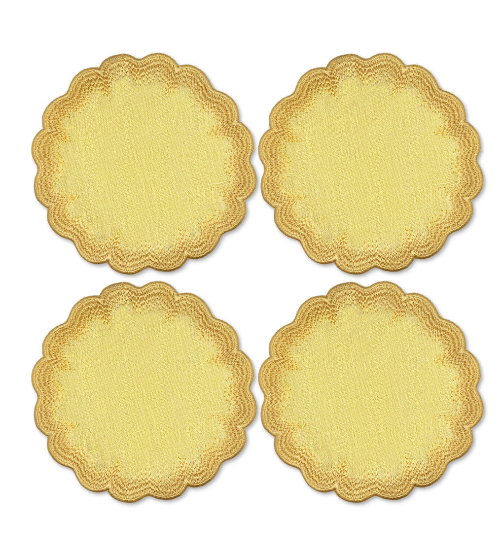 Coasters de lino amarillo con bordado de pelitos en las orillas, marca Zash