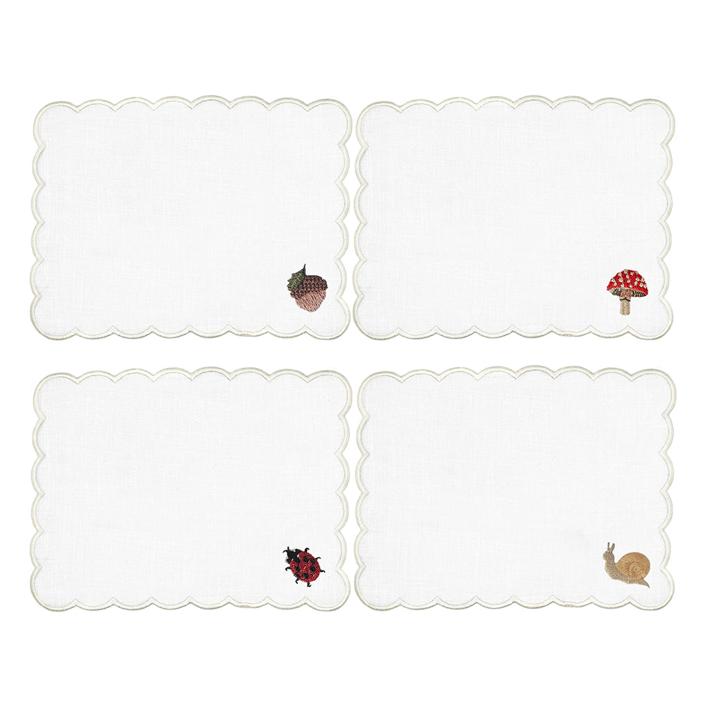 Servilletas cocteleras rectangulares de lino blanco con figuras otoñales bordadas, marca Zash