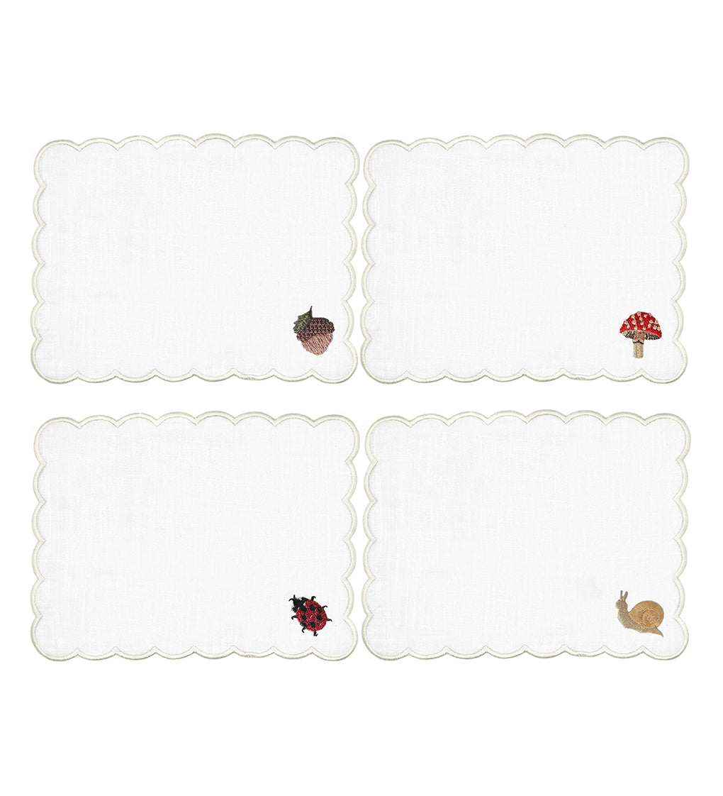 Servilletas cocteleras rectangulares de lino blanco con figuras otoñales bordadas, marca Zash