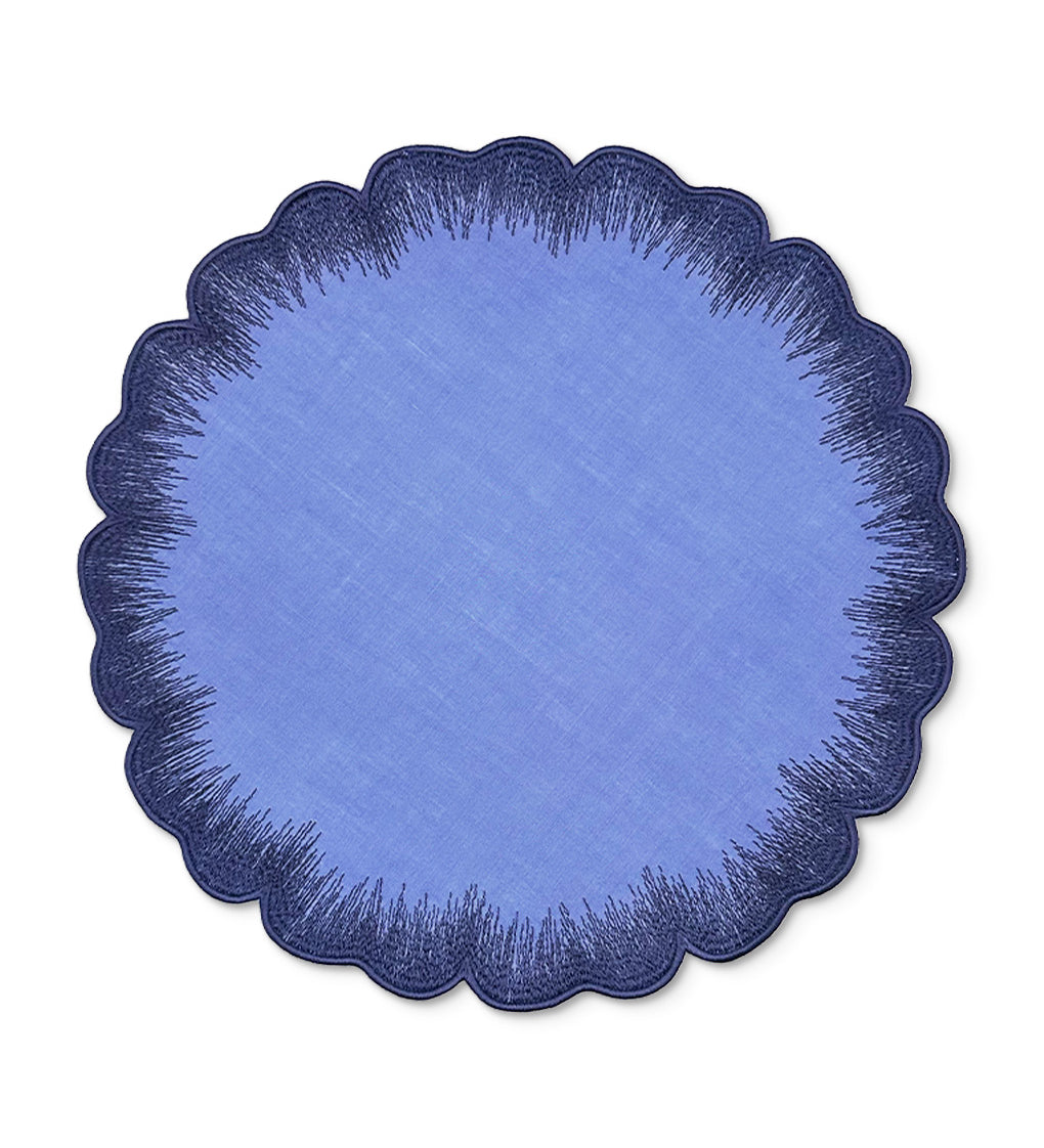 Mantel individual Vivi en lino azul con orillas bordadas con pelitos, marca Zash