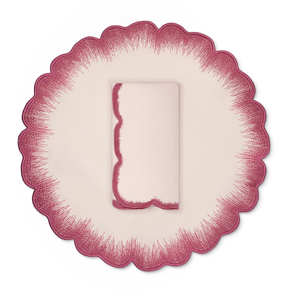 Set de mantelería con individuales y servilleta Vivi en lino rosa con orilla bordada con pelitos rosa oscuro, marca Zash