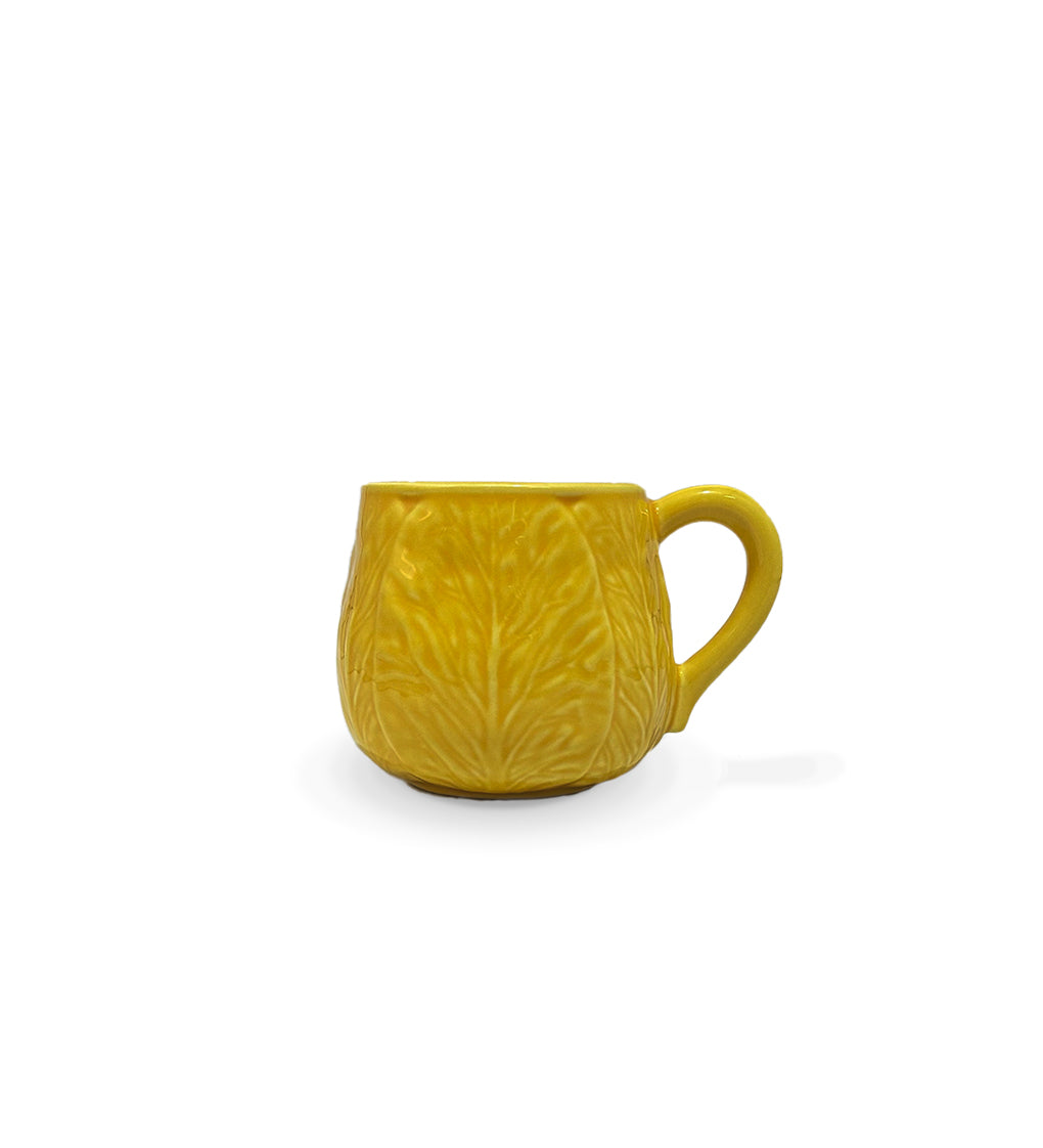 Taza tipo mug para café o té de cerámica en amarillo con forma de hojas de repollo, marca Zash