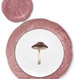 Set de vajilla con platos trinche y platos de pan de cerámica rosa en forma de repollo, y plato de ensalada de porcelana con hongo, marca Zash