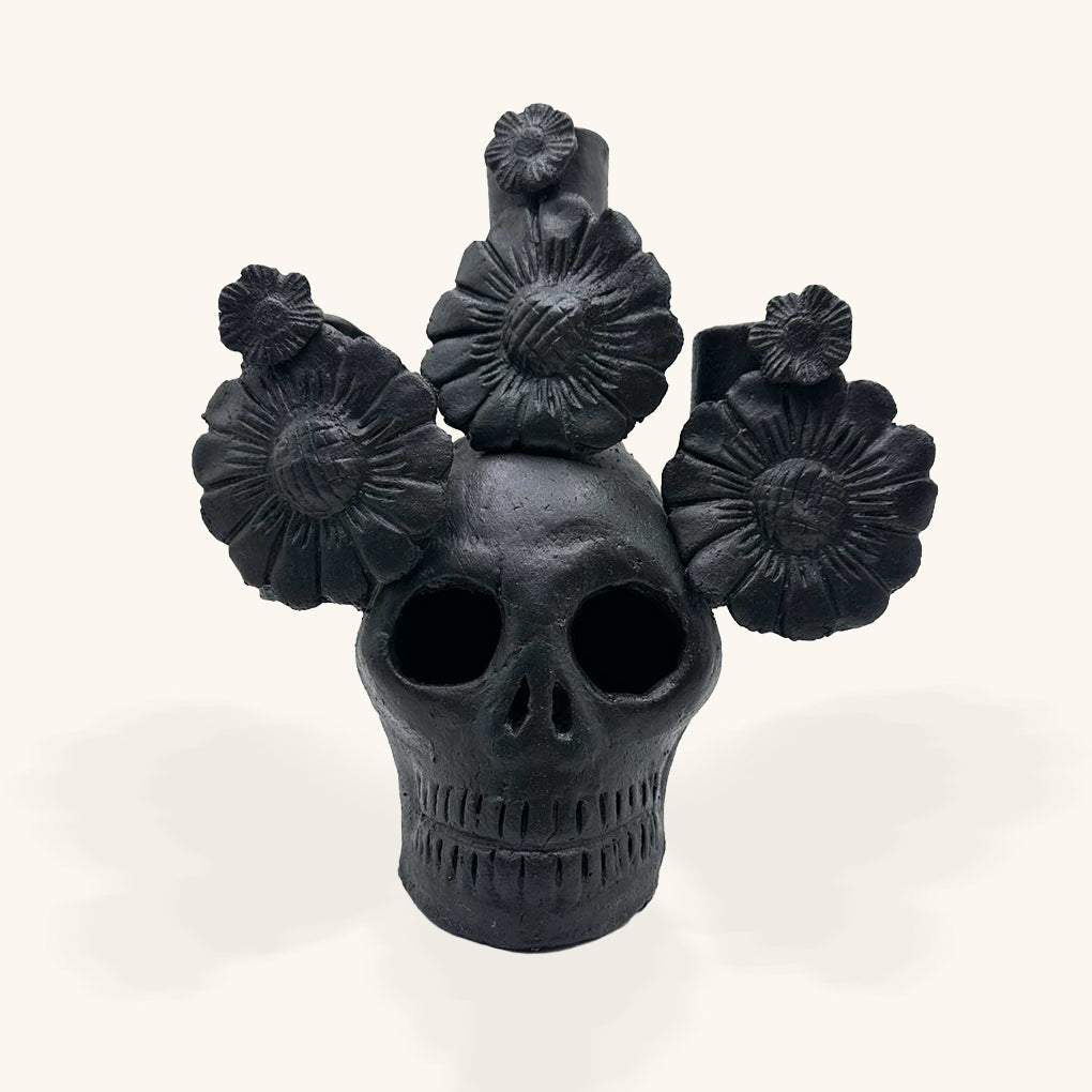 Candelabro Artesanal en Forma de Catrina Color Negro de Barro