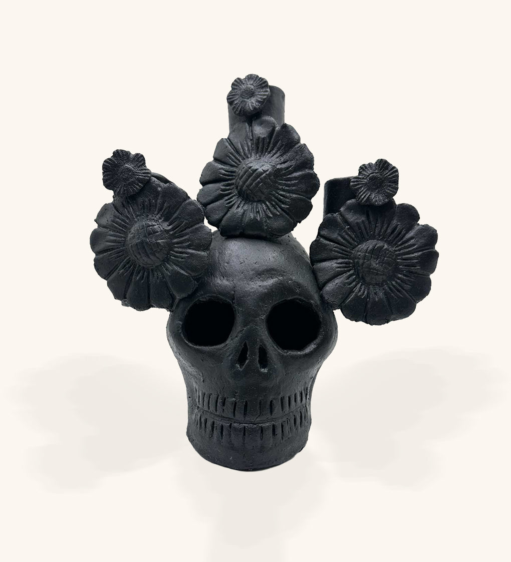 Candelabro Artesanal en Forma de Catrina Color Negro de Barro