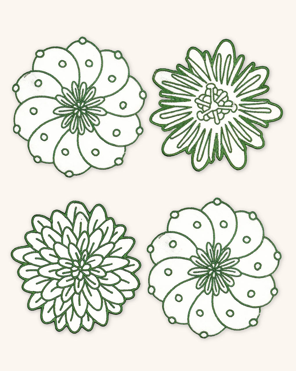 Coasters Identidad en Lino Blanco con Bordado de Biznaga, Pasiflora y Dalia Verdes. Set de 4