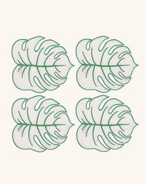 Coctelera Tropic en Forma de Hoja Arena con Orilla Bordada en Verde. Set de 4