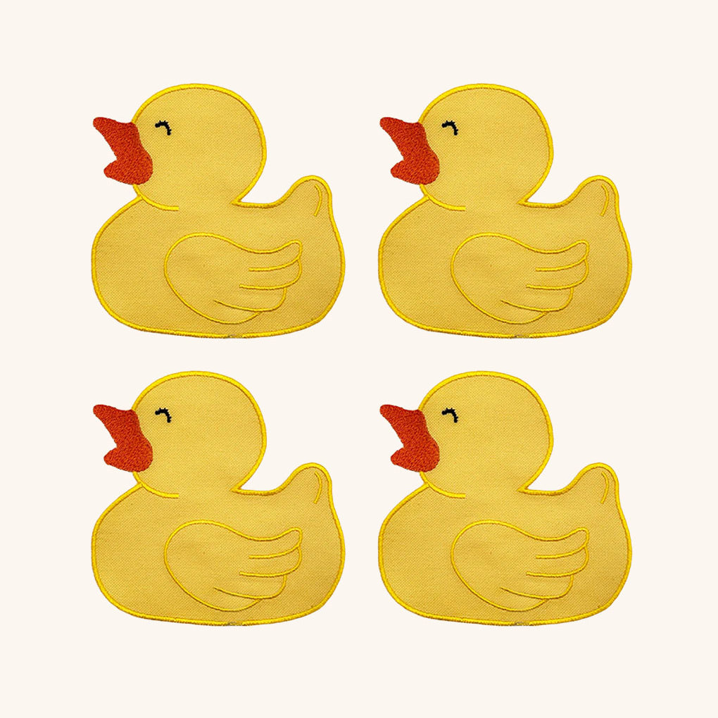 Coctelera en Algodón Amarillo con Bordado de Pato. Set de 4