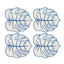 Set con 4 servilletas cocteleras Tropic de lino arena en forma de hoja monstera con orilla bordada en azul, marca Zash