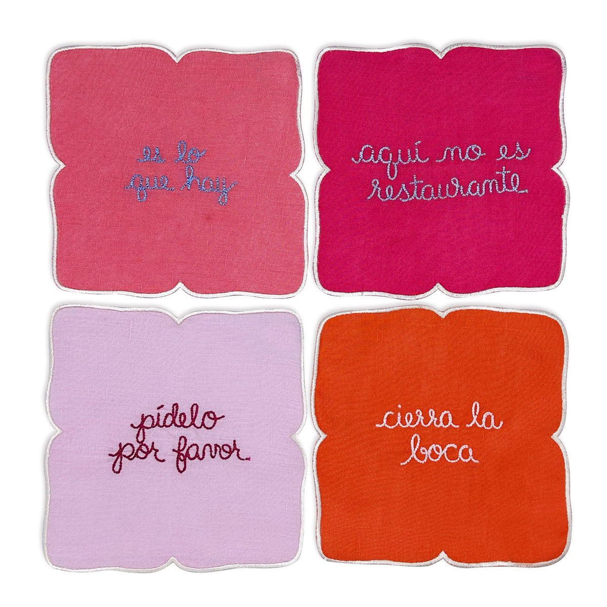 Servilletas cocteleras de lino en rosas y rojo, con frases bordadas de modales de mesa, marca Zash
