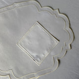 Cocteleras Jimmy en Lino Blanco con Bordado en Ivory. Set de 4