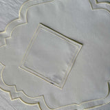 Cocteleras Jimmy en Lino Blanco con Bordado en Ivory. Set de 4