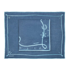 Mantelería Cowgirl con Individuales y Servilletas en Lino Azul con Bordado Teal. Set para 4 personas.
