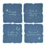 Servilletas cocteleras en lino azul rey con frases vaqueras bordadas en azul turquesa, marca Zash