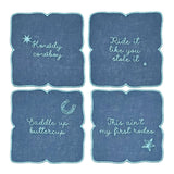 Servilletas cocteleras en lino azul rey con frases vaqueras bordadas en azul turquesa, marca Zash