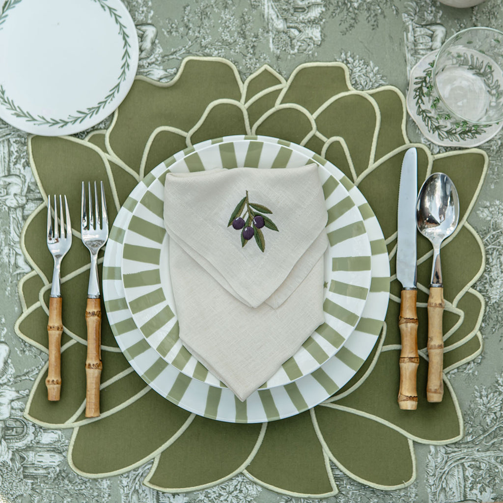Set de Vajilla con Platos Trinche y Platos Soperos Candy Cane Verde Olivo. Set para 4 personas