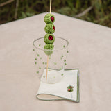 THE OLIVE ZASHPACK:  4 Cocteleras Olivos con Bordado de Aceitunas en Lino Arena y 1 Palillo con Aceitunas en Crochet.