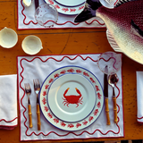 Set de Individuales con Servilletas Regina de Loneta Blanca con Ondas Bordadas en Rojo, set para 4 personas.