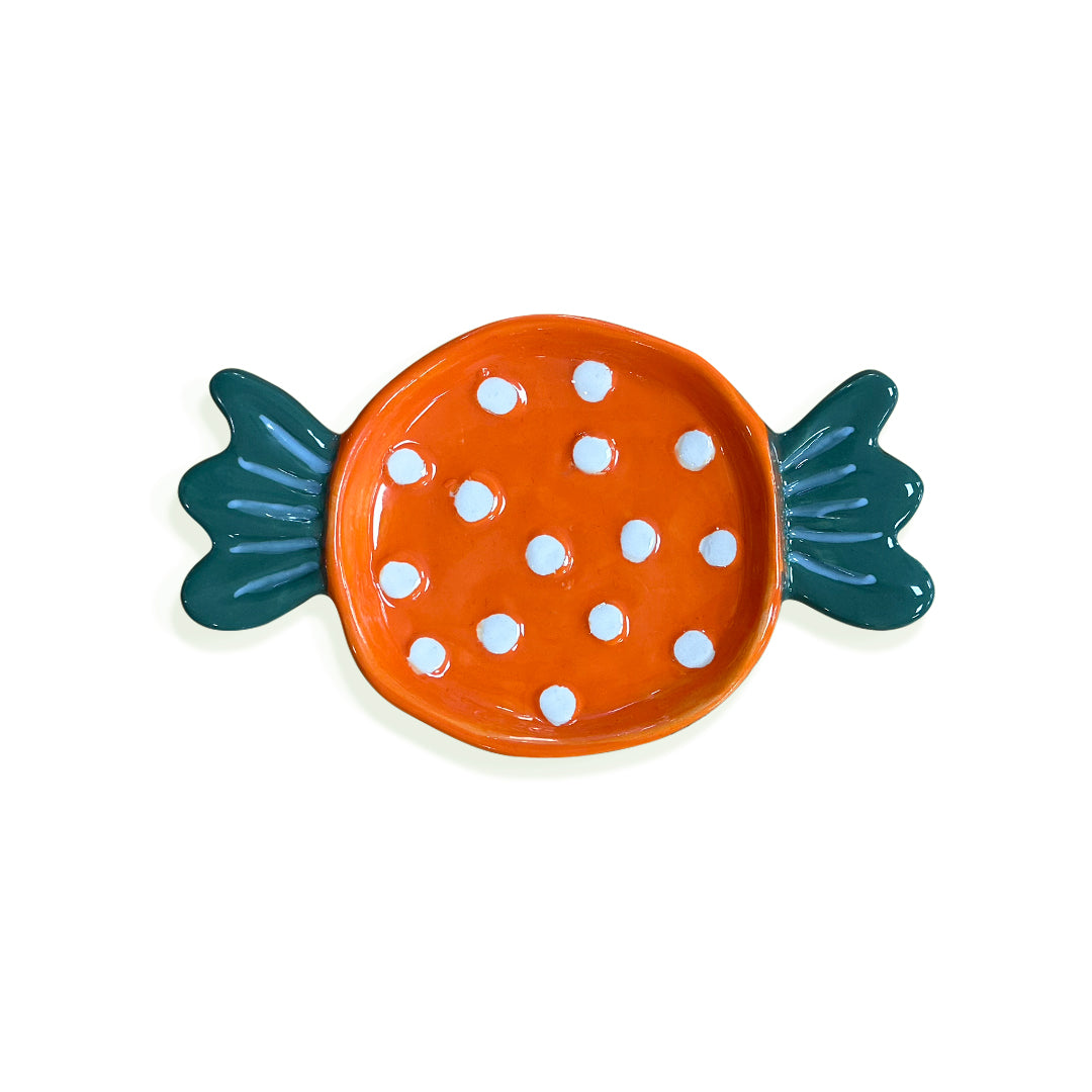 Platito para servir en forma de caramelo de dulce color naranja, marca Zash