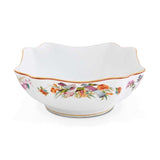 Ensaladera grande de porcelana blanca con motivos de flora y fauna en colores y filo de oro, de la colección Paco Real de Vista Alegre