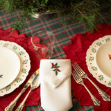 Servilletas en Lino Blanco con Bordado de Muérdago. Set de 4