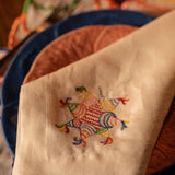 Servilletas Posada en Lino Blanco con Bordado de Piñata de Colores. Set de 4