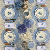 Servilletas Big Daisy en Lino Blanco con Bordado de Flor en Azul . Set de 4