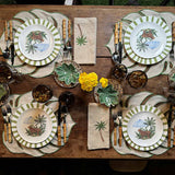 Mantel Individual Tropic en Forma de Hoja Arena con Orilla Bordada en Verde. Set de 4