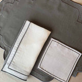 Cocteleras Jimmy en Lino Blanco con Bordado en Oxford. Set de 4