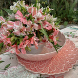 Plato de Servir en Forma de Dalia Rosa Pálido, 34cm de Cerámica. 1 Pieza
