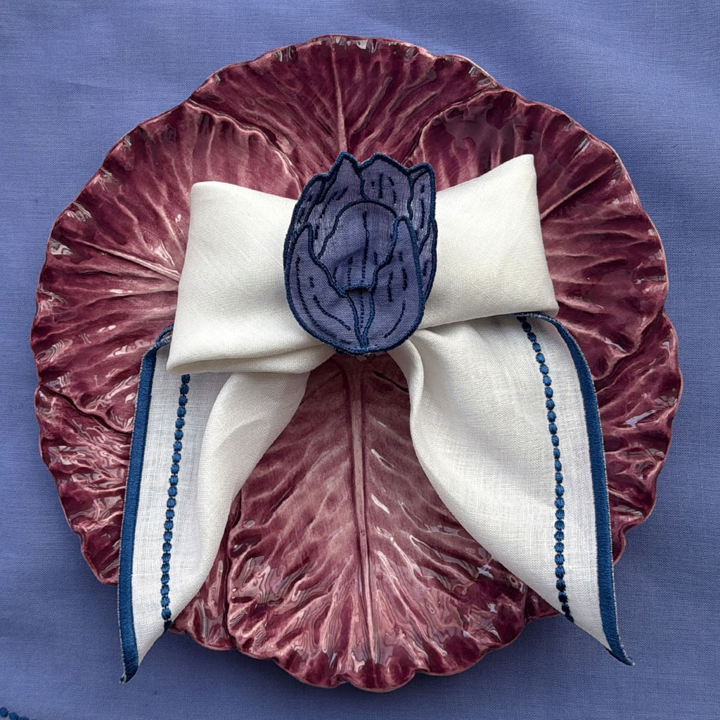 Servilletas Sofía en Lino Blanco con Bordado Azul. Set de 4