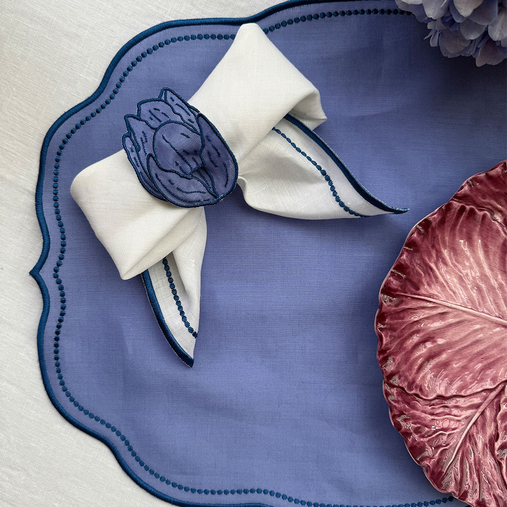 Servilletas Sofía en Lino Blanco con Bordado Azul. Set de 4