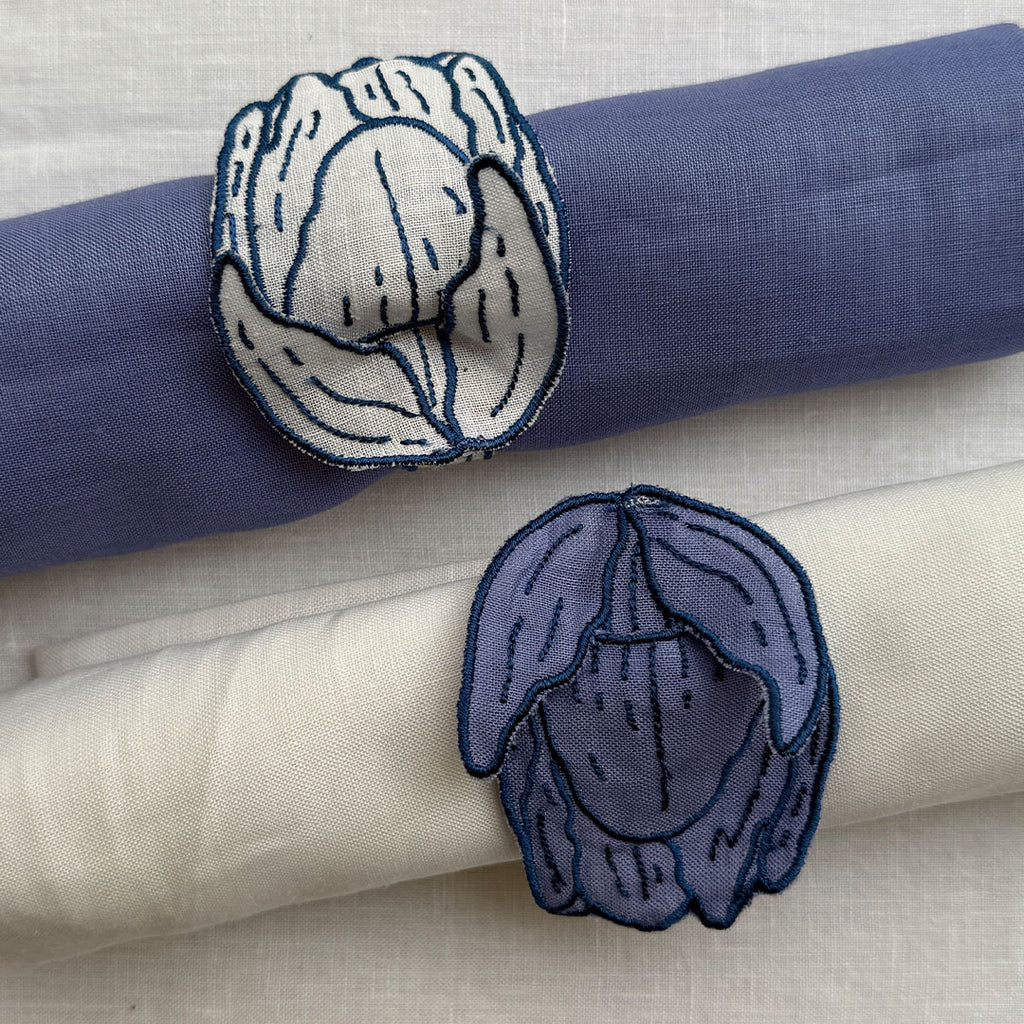Servilleta Sofía en Lino Azul con Bordado Azul. Set de 4