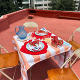 Manteleria Arrecife con Individuales de Anemona Bordado en Algodón Rojo y Servilletas en Lino Blanco con Bordado de Peces Payaso y Orilla Roja. Set para 4 personas