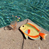 TUTTI FRUTTI DI MARE ZASHPACK: Plato en Forma de Pez Arcoíris y Pinchos Artesanales de Cristal en Forma de Pez de Colores.