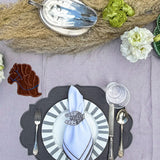 Servilletero de Herradura en Lino Gris Bordado. Set de 4