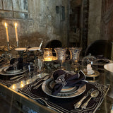 Set de Manteleria Talisman con Individuales y  Servilletas con Servilletero Dorado en Lino Azul Marino