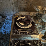 Set de Manteleria Talisman con Individuales y  Servilletas con Servilletero Dorado en Lino Azul Marino