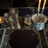 Set de Mantelería Talismán con Individuales y Servilletas en Lino Azul Marino Bordado