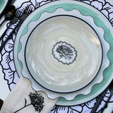 Servilleta en Lino Blanco con Bordado de Flor Negra, Set de 4