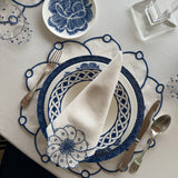 Servilletas Identidad en Lino Blanco con Bordado de Biznaga en Azul. Set de 4