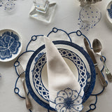 Servilletas Identidad en Lino Blanco con Bordado de Biznaga en Azul. Set de 4
