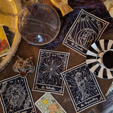 Set de Manteleria Talisman con Individuales, Servilletas, Servilleteros y Cocteleras en Lino Azul Marino con Bordado en Plateado