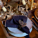 Servilletero Talismán en Lino Azul Marino con Bordado Dorado. Set de 4