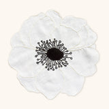 Set de Manteleria Flor Anémona en Lino Blanco con Servilleta de Lino Bordado en Ivory. 8 piezas
