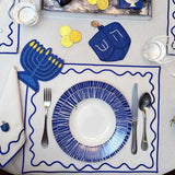 Juego de 4 Manteles Individuales Regina en Loneta Blanca con Ondas en Azul.