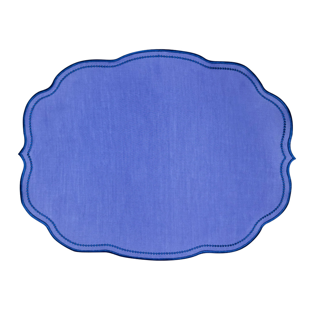 Mantel Individual Sofia en lino azul real con orilla bordada en azul, marca Zash