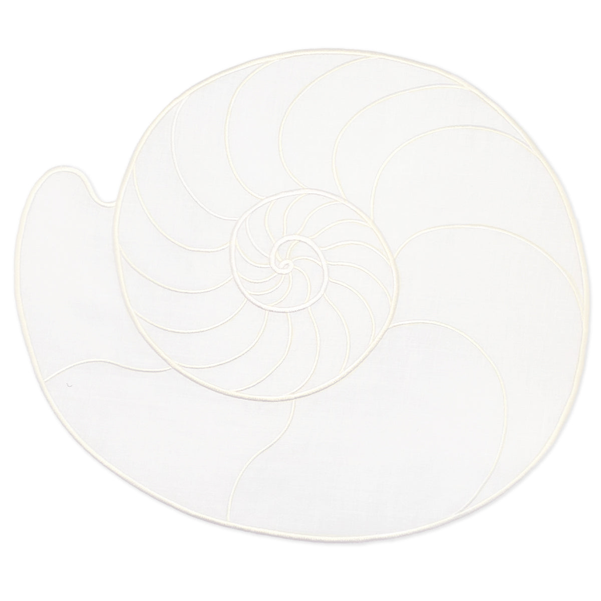 Mantel Individual de lino blanco en forma de caracol de mar tipo nautilus, con orilla bordado en ivory, marca Zash