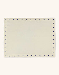 Individuales Silvia en Lino Arena Bordado con Puntitos Azules . Set de 4