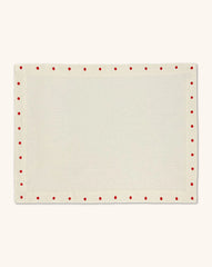 Individuales Silvia en Lino Arena Bordado con Puntitos Rojos. Set de 4